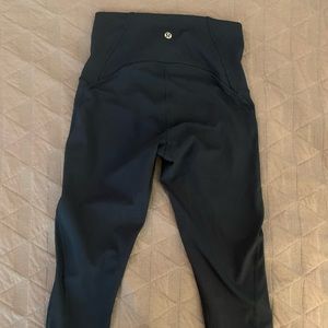 Lululemon crops navy size 4